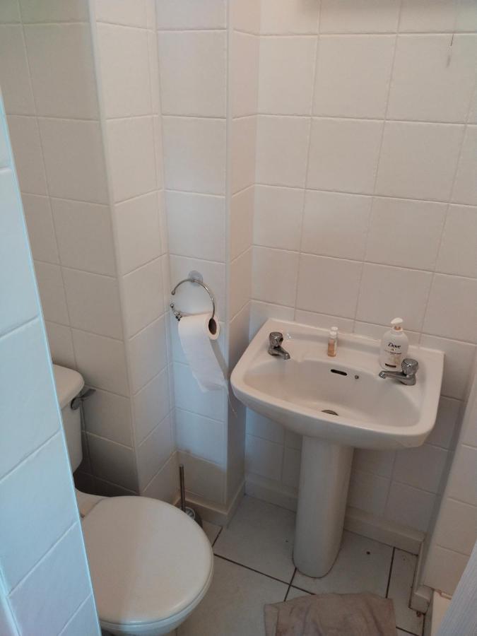 Crescent Apartments Homestay Cork Exteriör bild