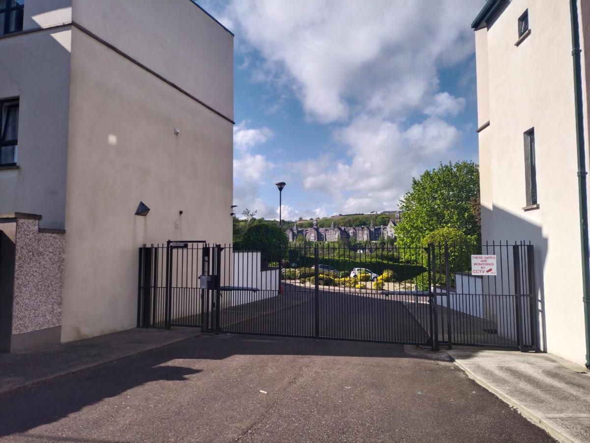 Crescent Apartments Homestay Cork Exteriör bild