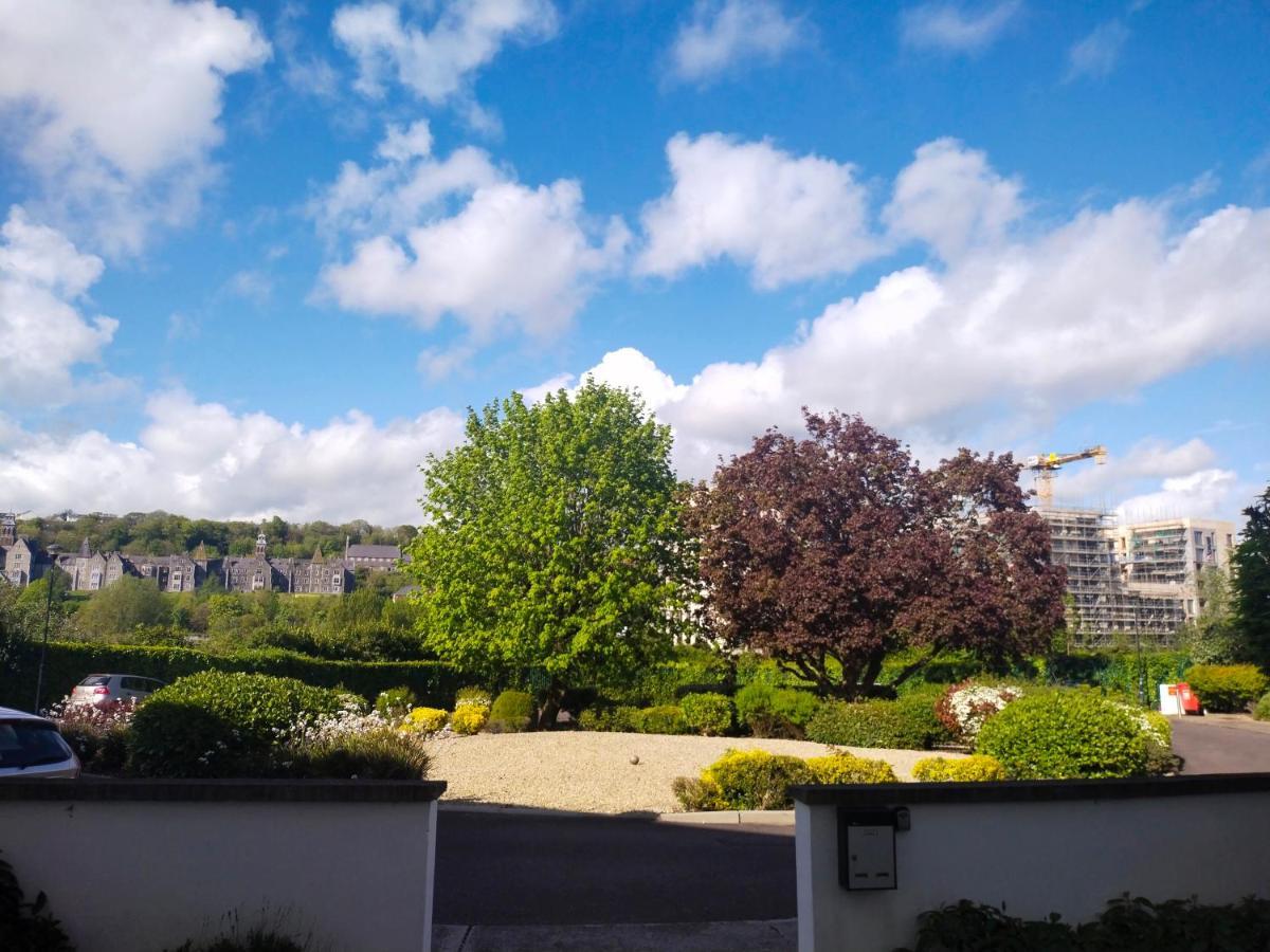 Crescent Apartments Homestay Cork Exteriör bild