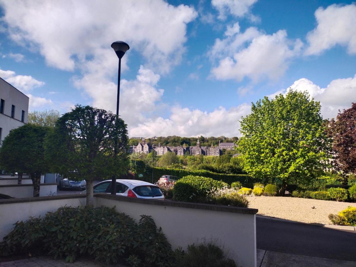 Crescent Apartments Homestay Cork Exteriör bild