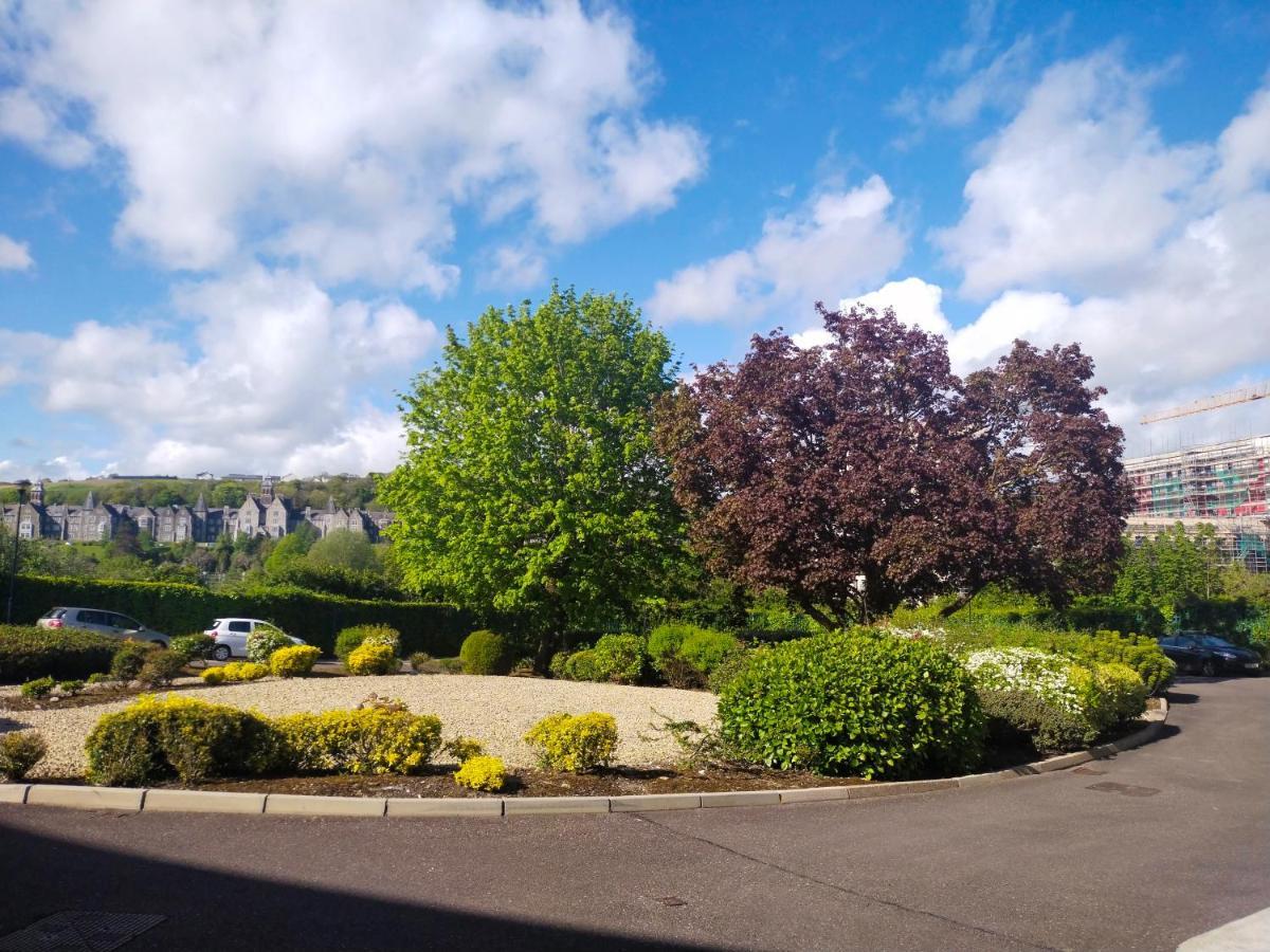 Crescent Apartments Homestay Cork Exteriör bild